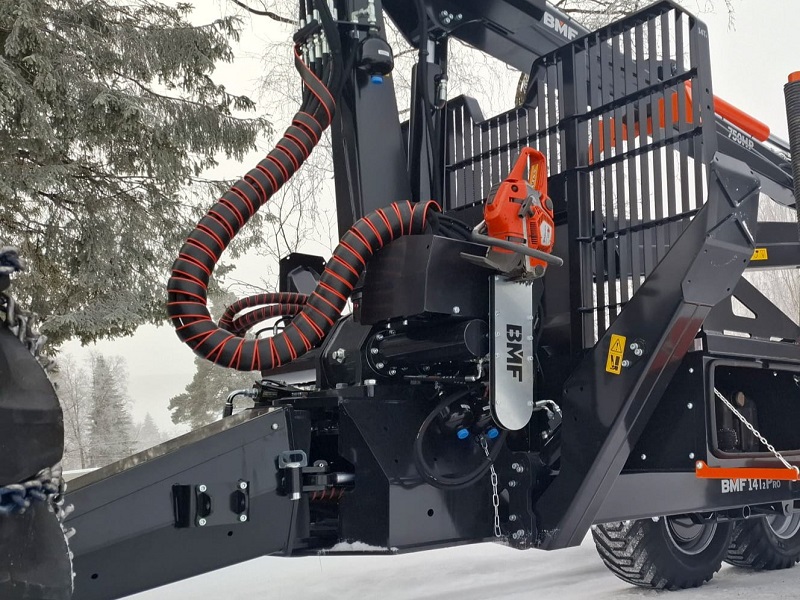 BMF14T2Pro_BMF750HP-5_chainsaw_holder_3.jpg